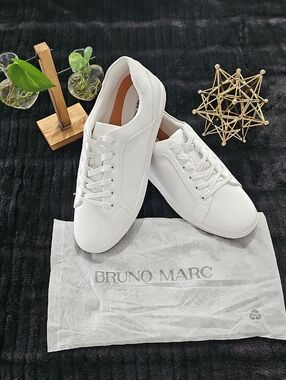 Bruno Marc Men’s White Low-Top Casual Sneakers